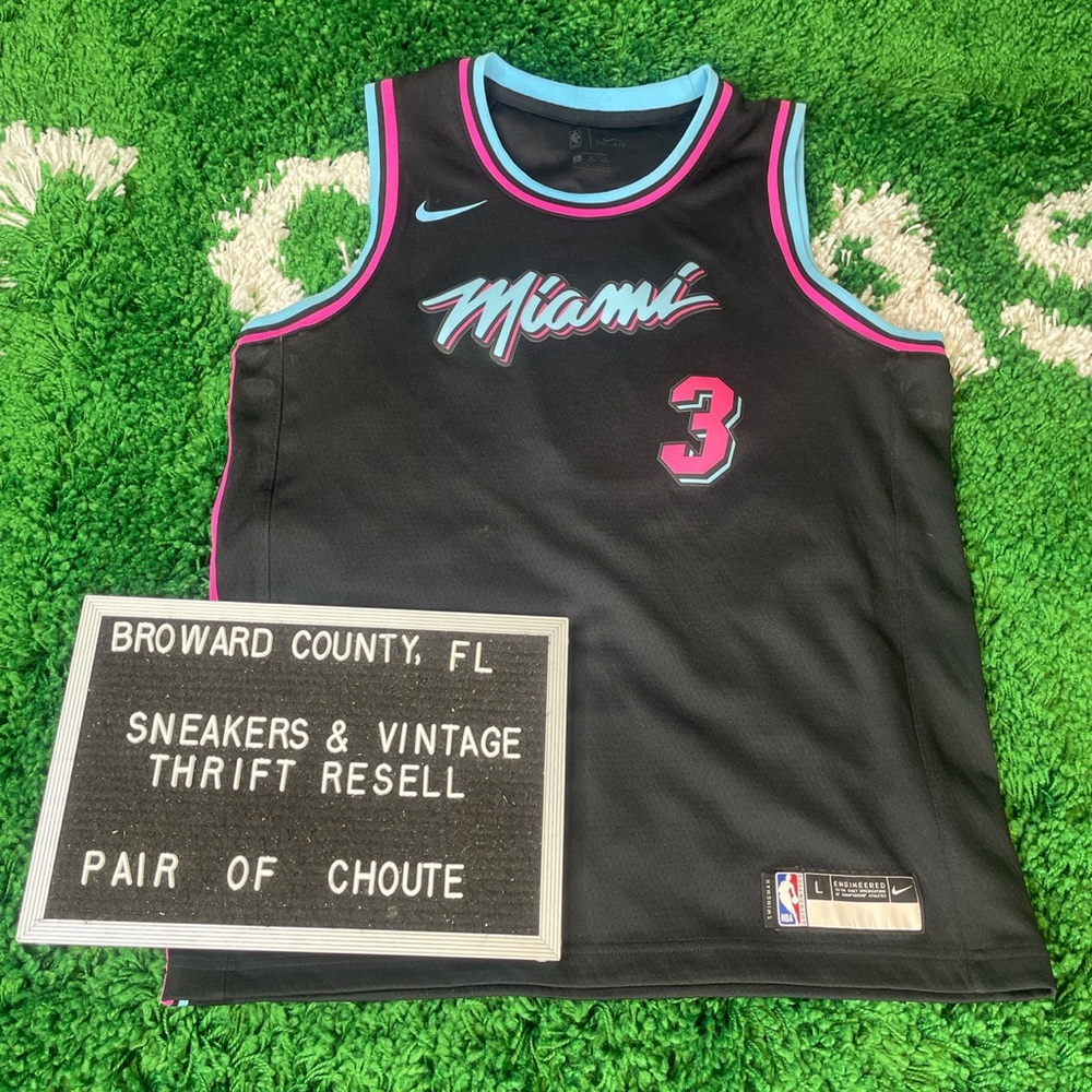 Youth Nike Miami Heat 
Dwyane Wade City Edition Black Jersey

Youth Large